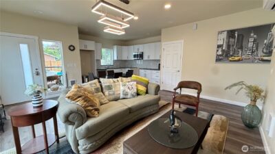 9025 38th Avenue S, Seattle, WA 98118 - Photo 2