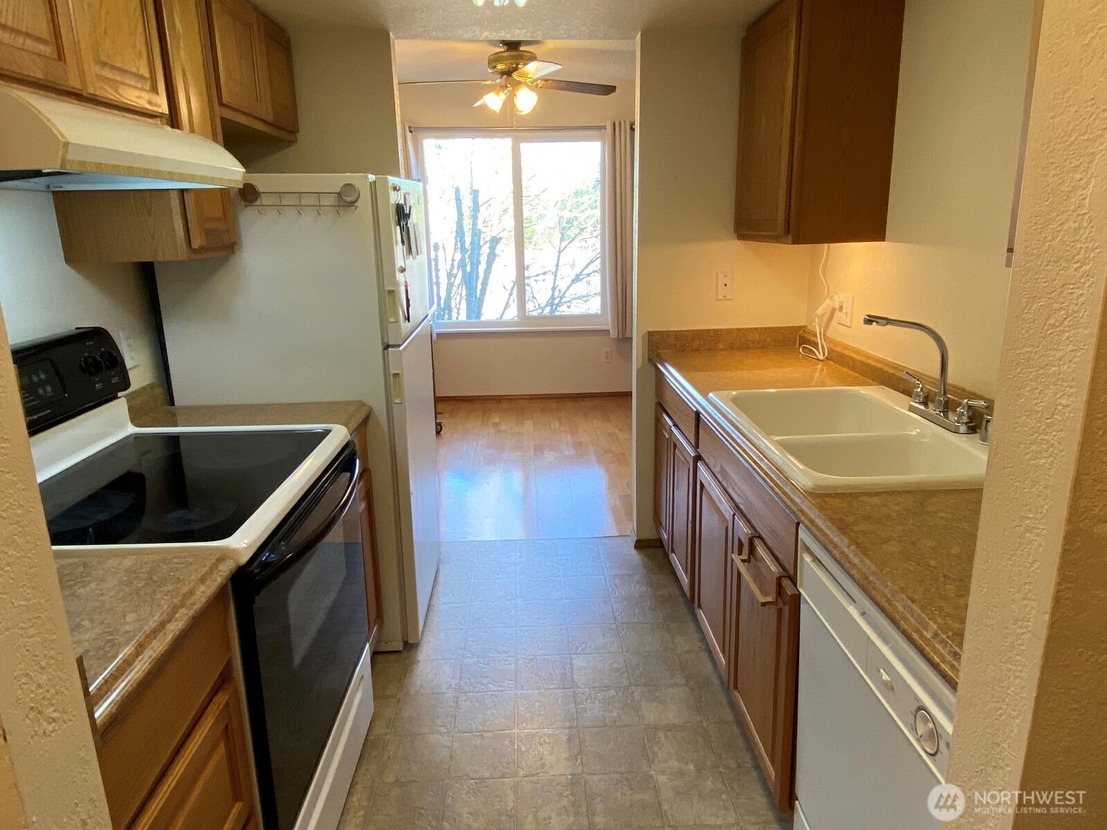 323 75th Street SE #B10, Everett, WA 98203