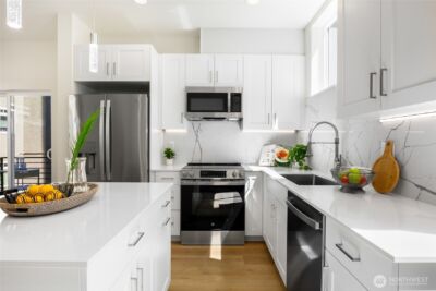 10533 B Stone Avenue N, Seattle, WA 98133 - Photo 4