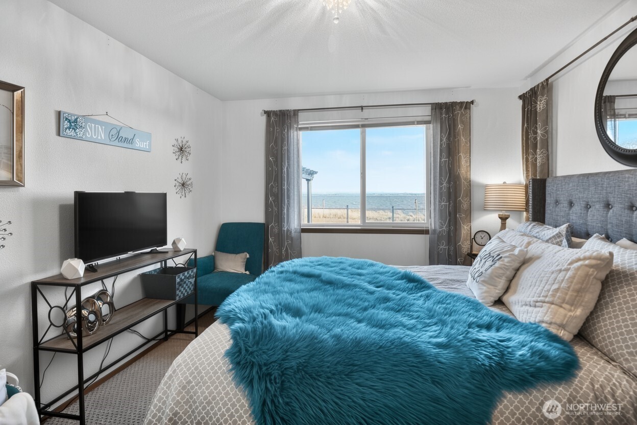 120 Sunrise Avenue SE, Ocean Shores, WA 98569