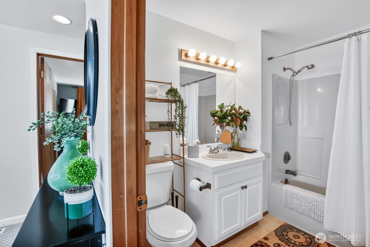 120 Sunrise Avenue SE, Ocean Shores, WA 98569