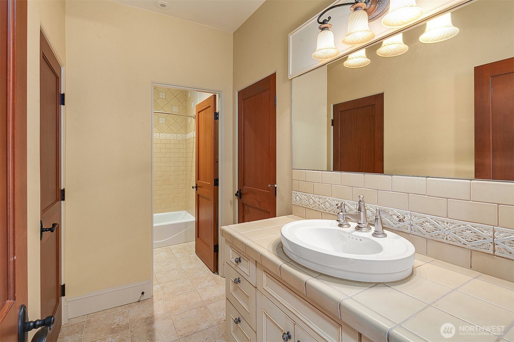 802 16th Avenue W, Kirkland, WA 98033