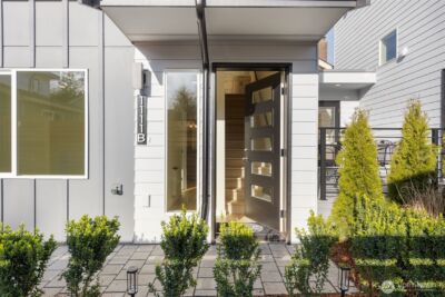 1111 B 26th Avenue , Seattle, WA 98122 - Photo 2