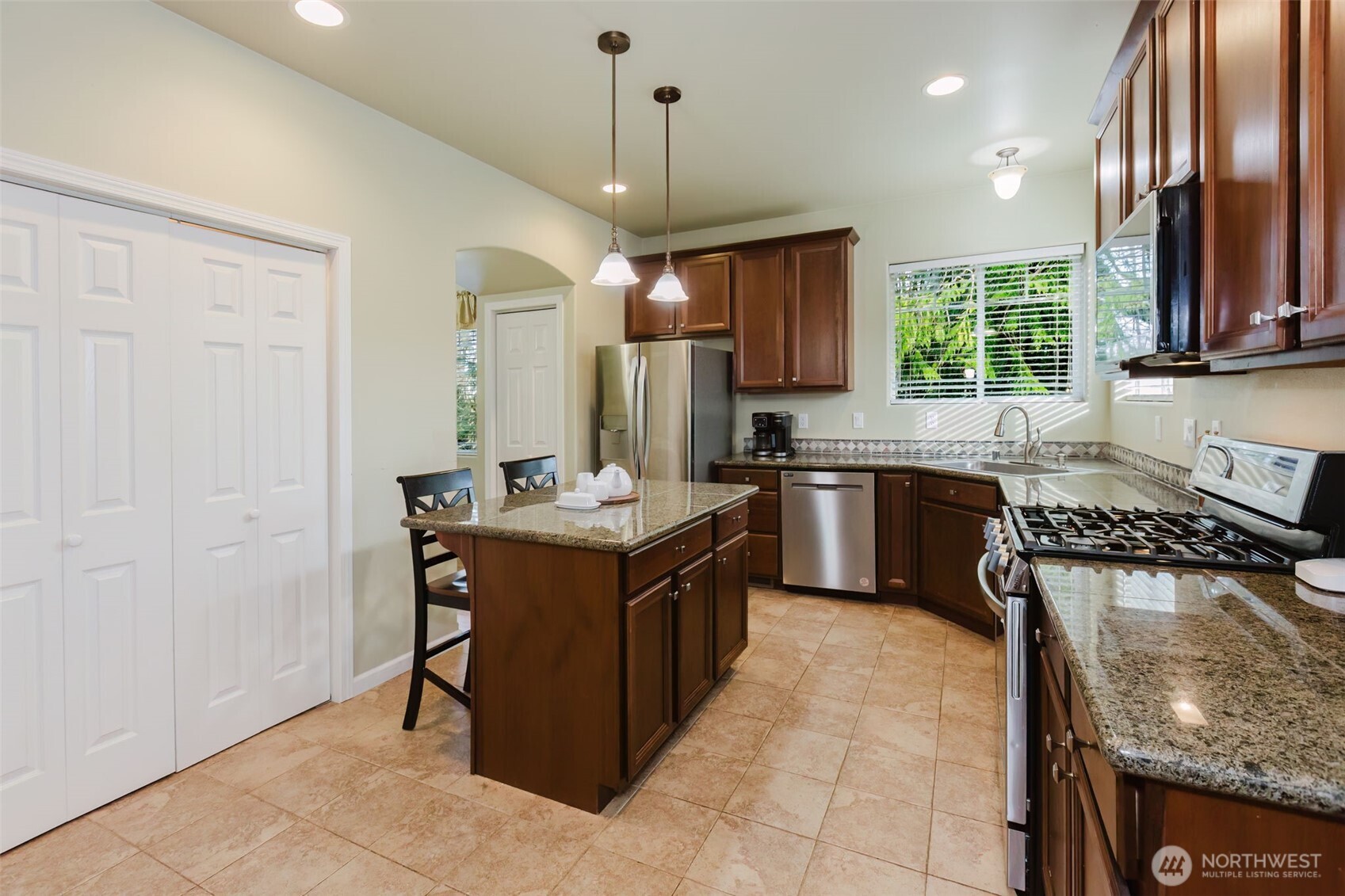 1568 Puget Drive E, Port Orchard, WA 98366