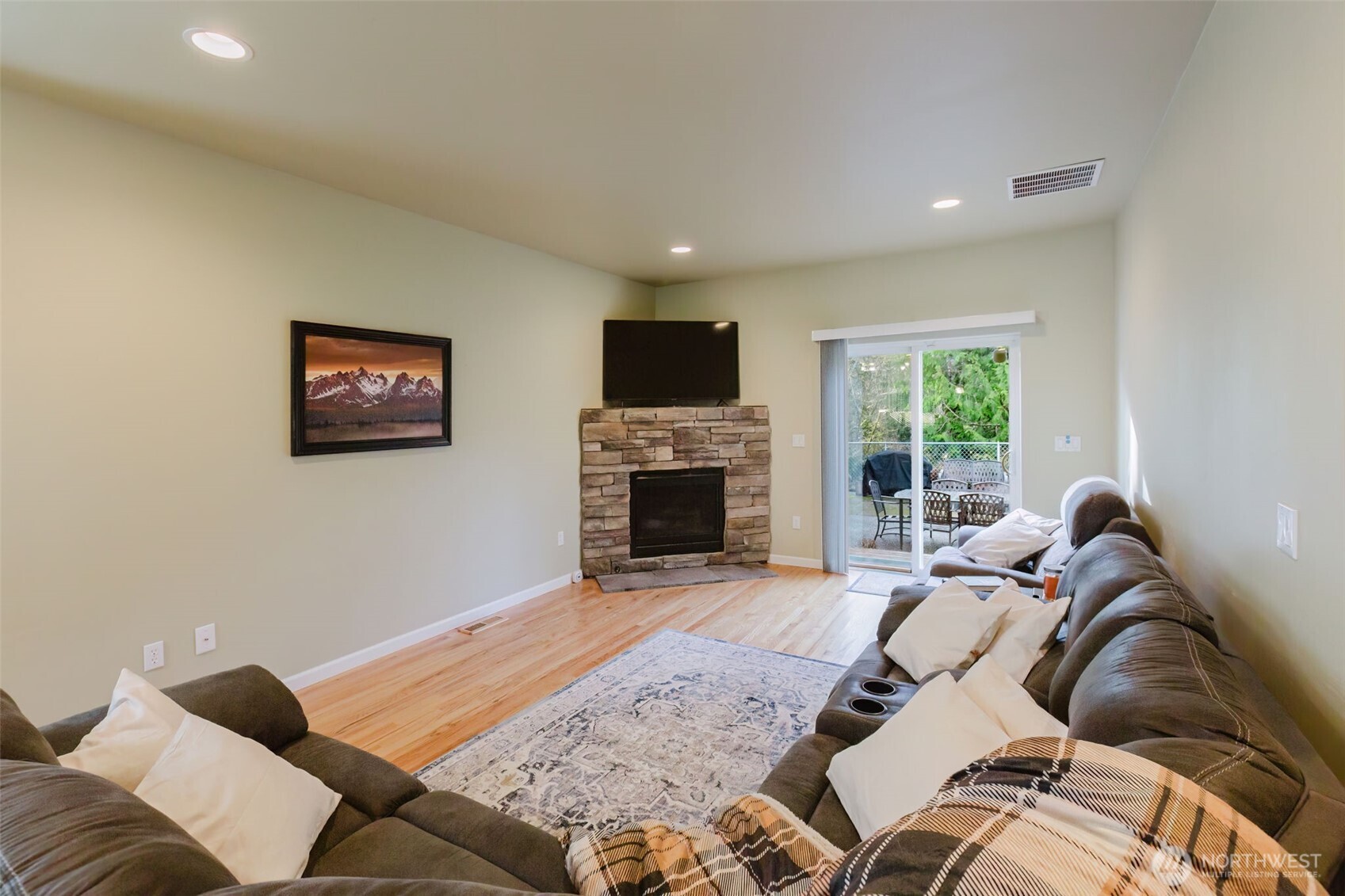 1568 Puget Drive E, Port Orchard, WA 98366