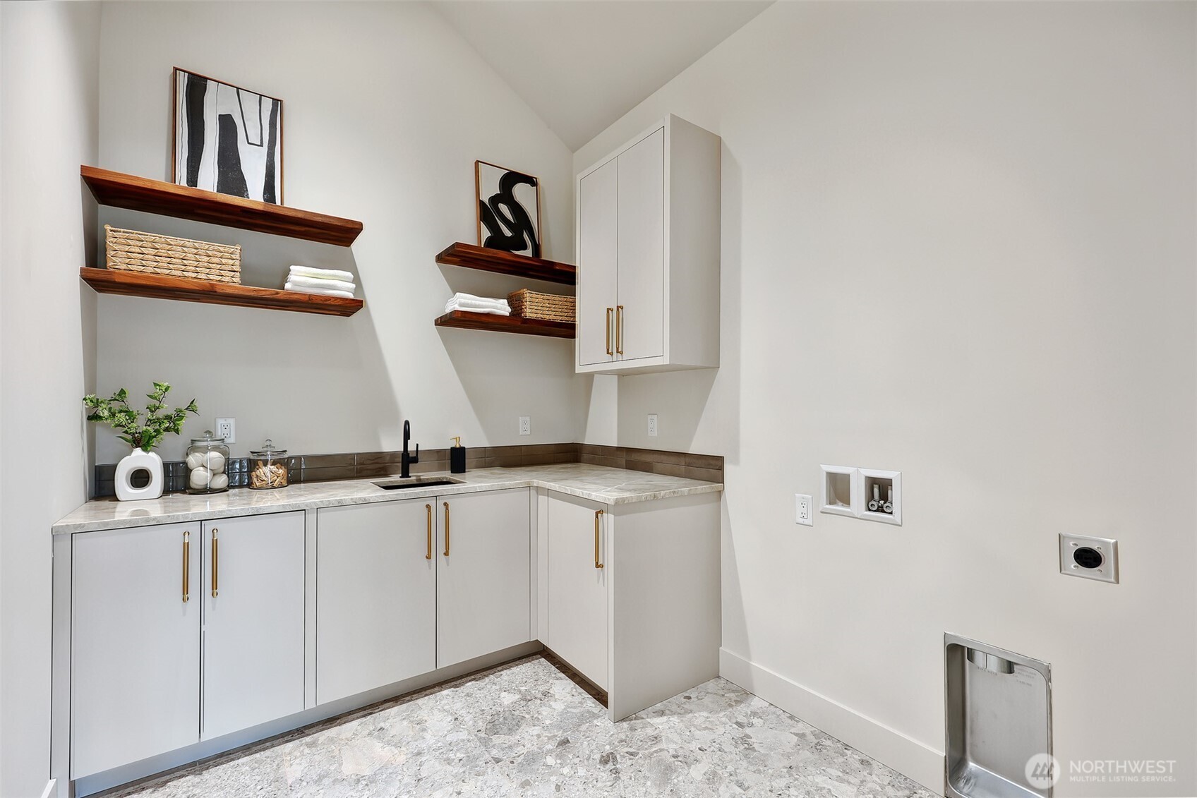 8217 22nd Place NE, Seattle, WA 98115