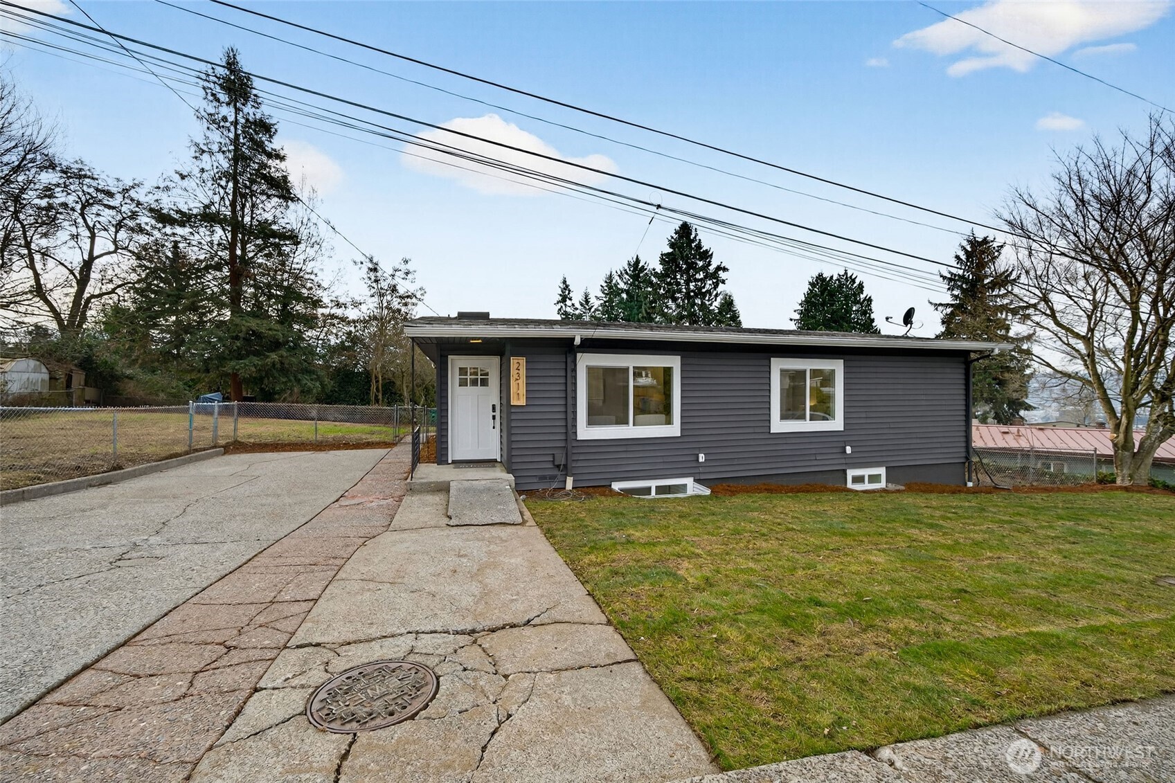 2311 NE 6th Place , Renton, WA 98056-3605