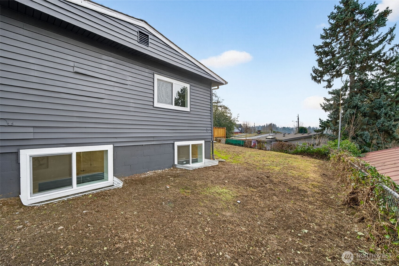 2311 NE 6th Place , Renton, WA 98056-3605