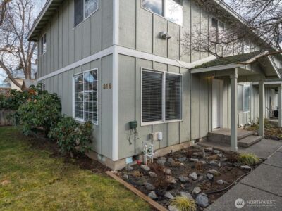 316 E Wapato Avenue #1, Chelan, WA 98816 - Photo 2