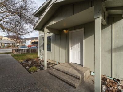 316 E Wapato Avenue #1, Chelan, WA 98816 - Photo 3