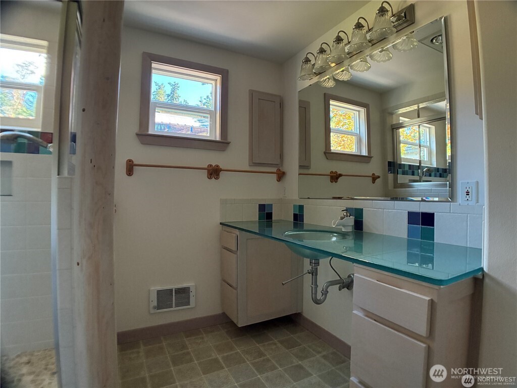 4957 Scurlock Road , Freeland, WA 98249