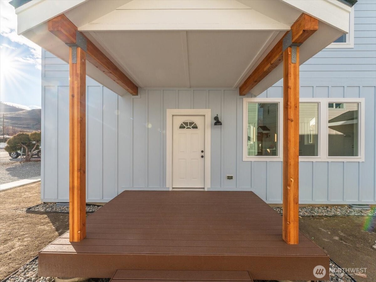 407 E Okanogan Avenue , Chelan, WA 98816