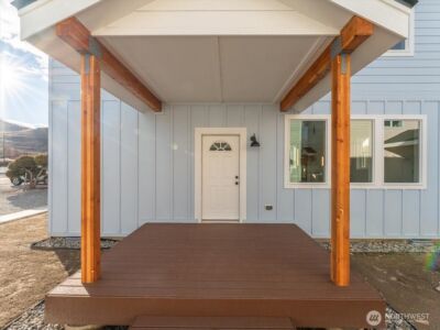 407 E Okanogan Avenue , Chelan, WA 98816