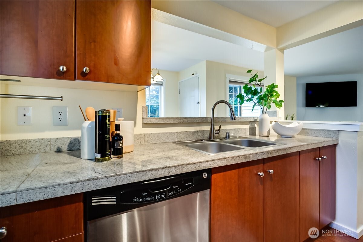 12404 E Gibson Road #D101, Everett, WA 98204