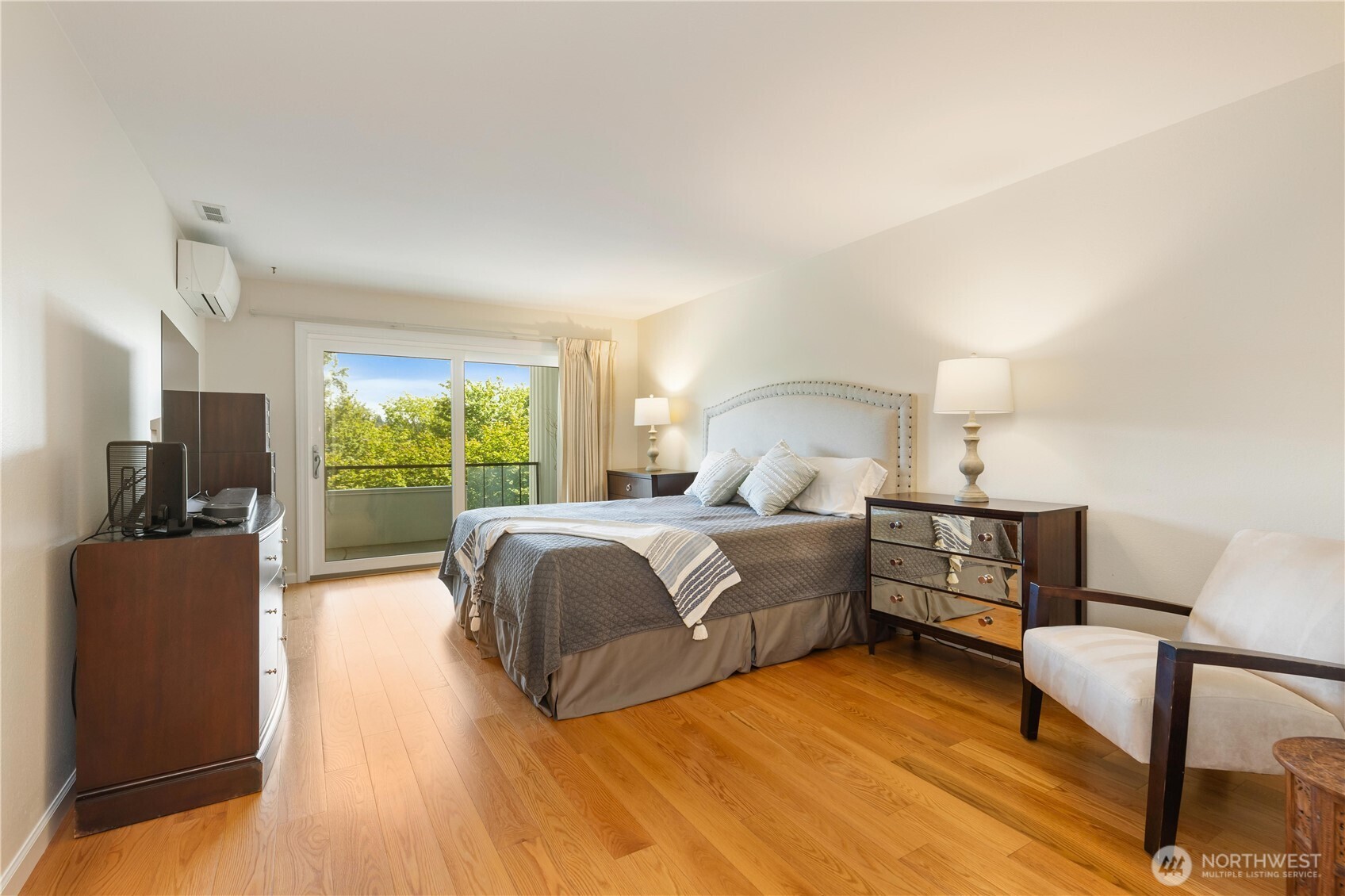 2565 Dexter Avenue N #103, Seattle, WA 98109