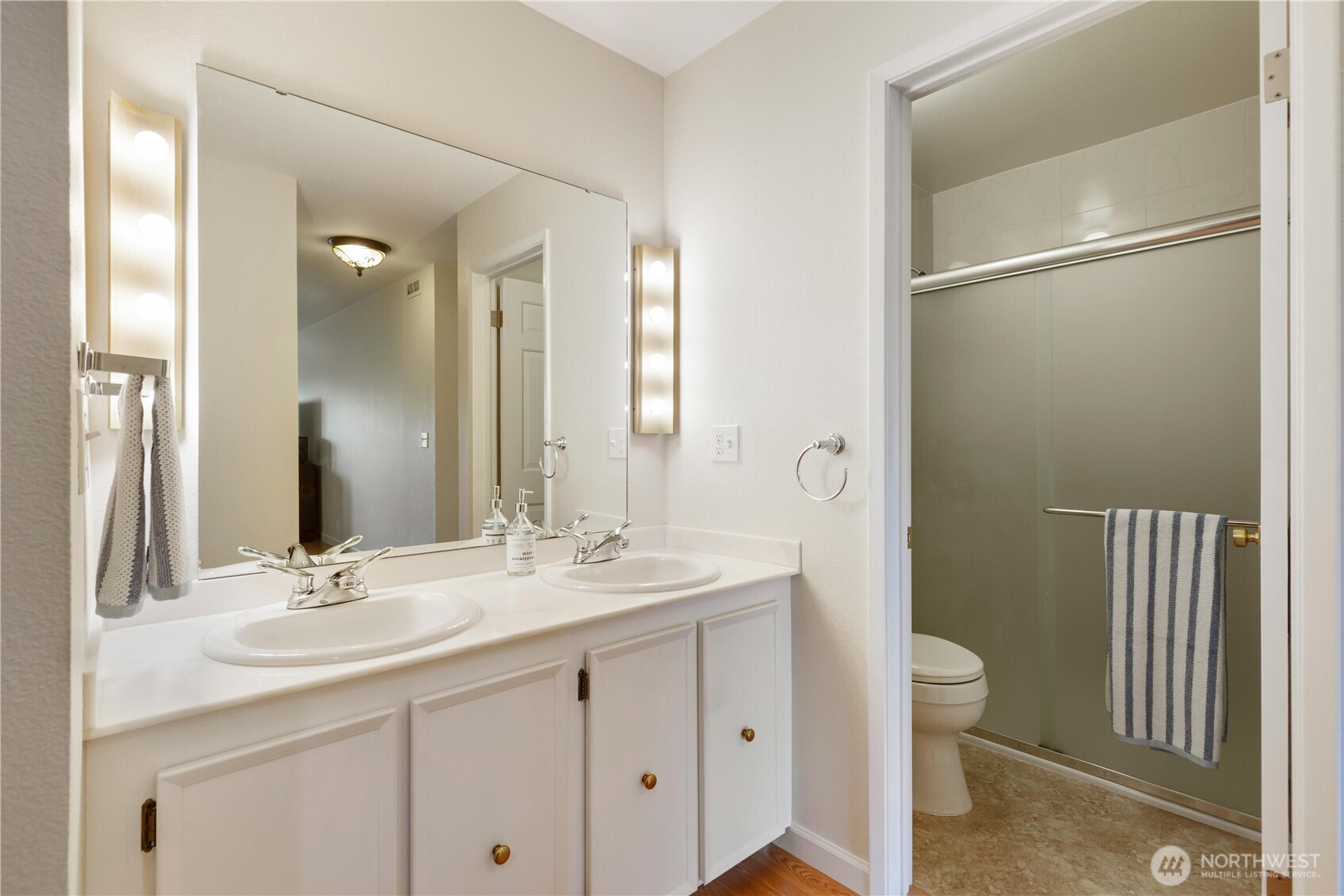 2565 Dexter Avenue N #103, Seattle, WA 98109