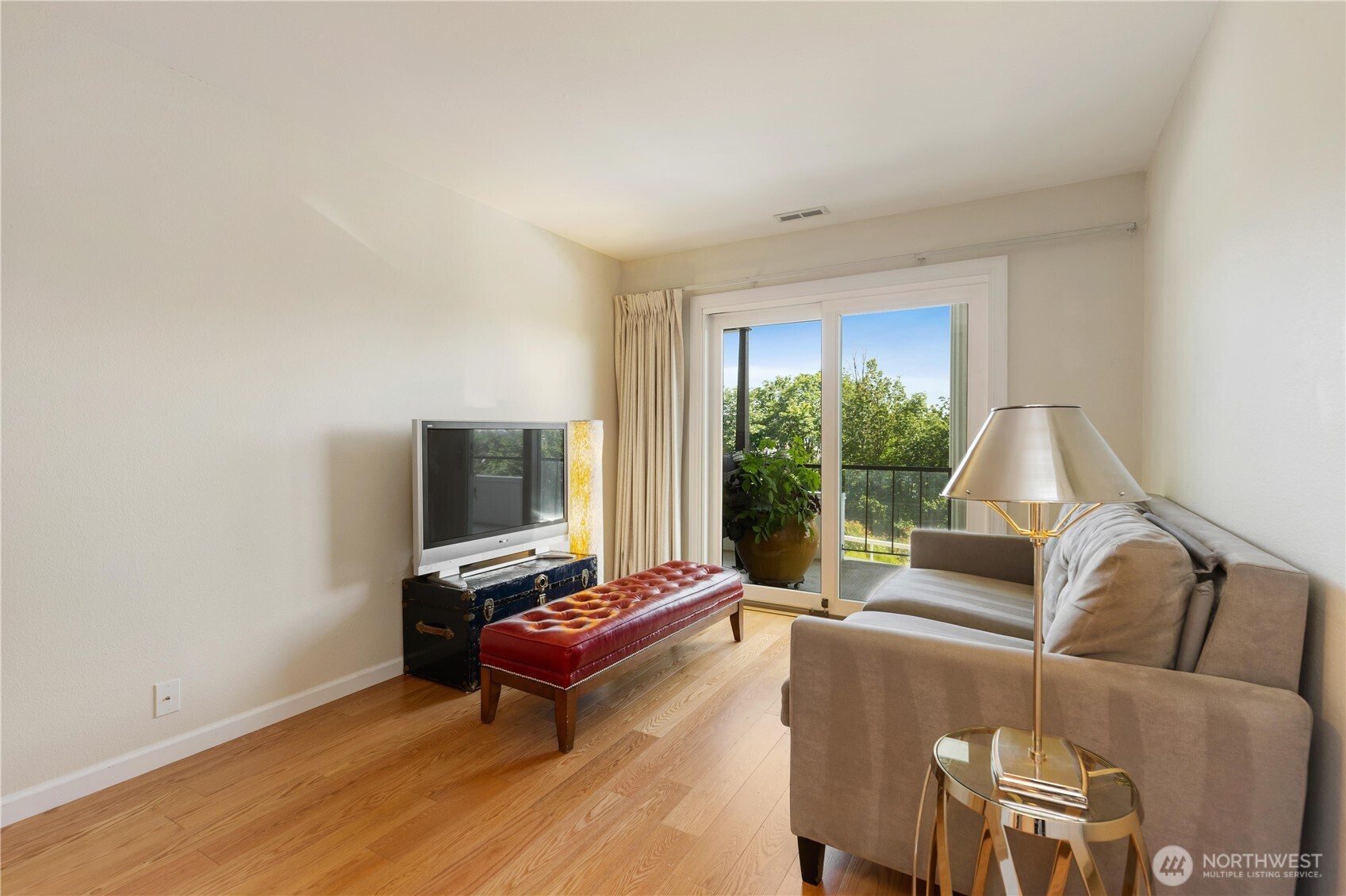 2565 Dexter Avenue N #103, Seattle, WA 98109