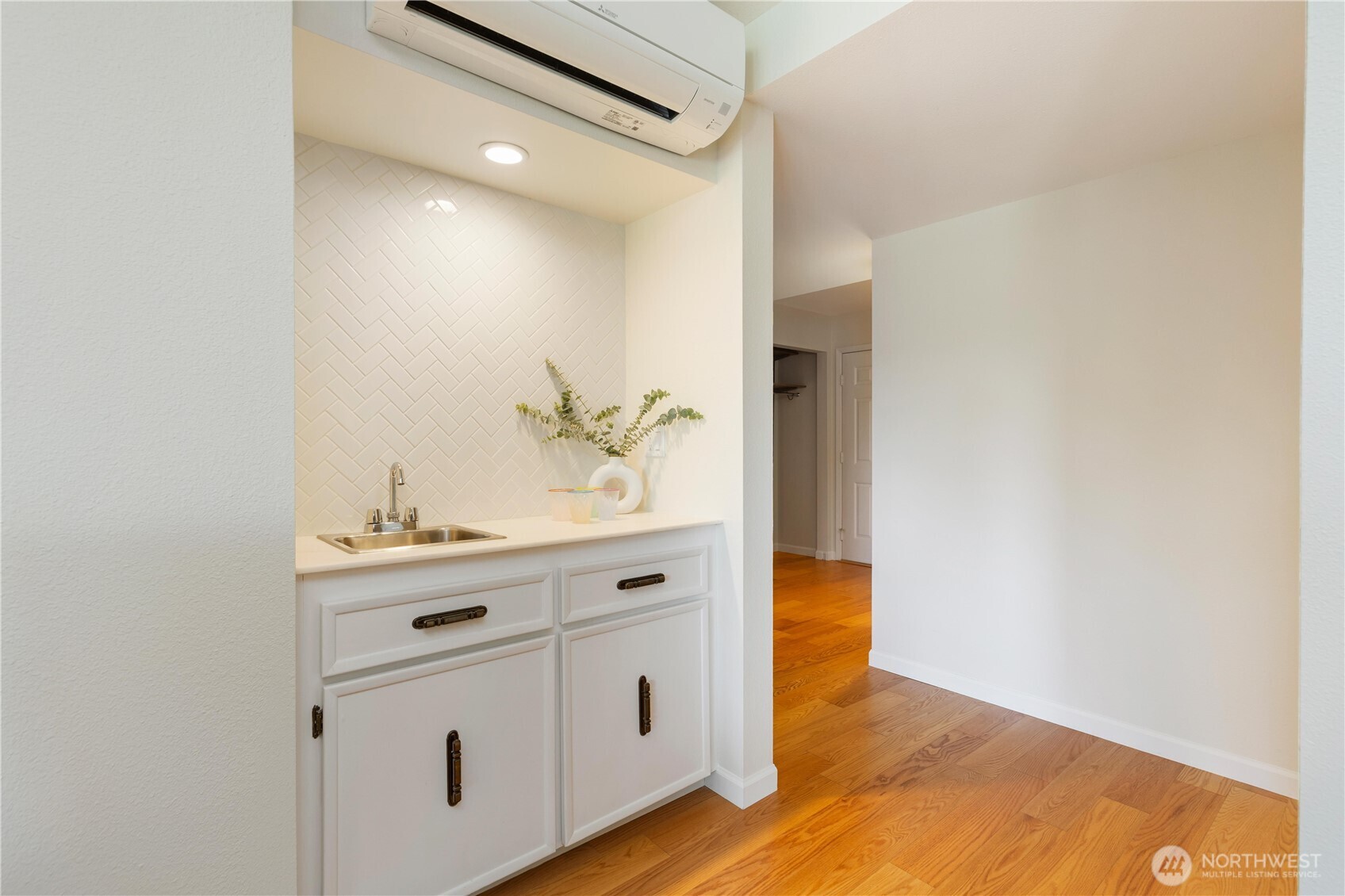 2565 Dexter Avenue N #103, Seattle, WA 98109