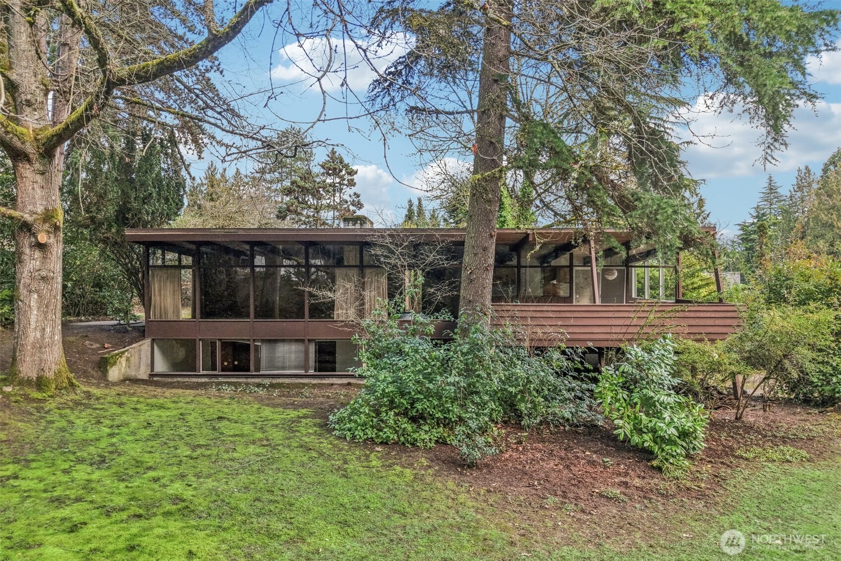 7832 NE 32nd Street , Medina, WA 98039