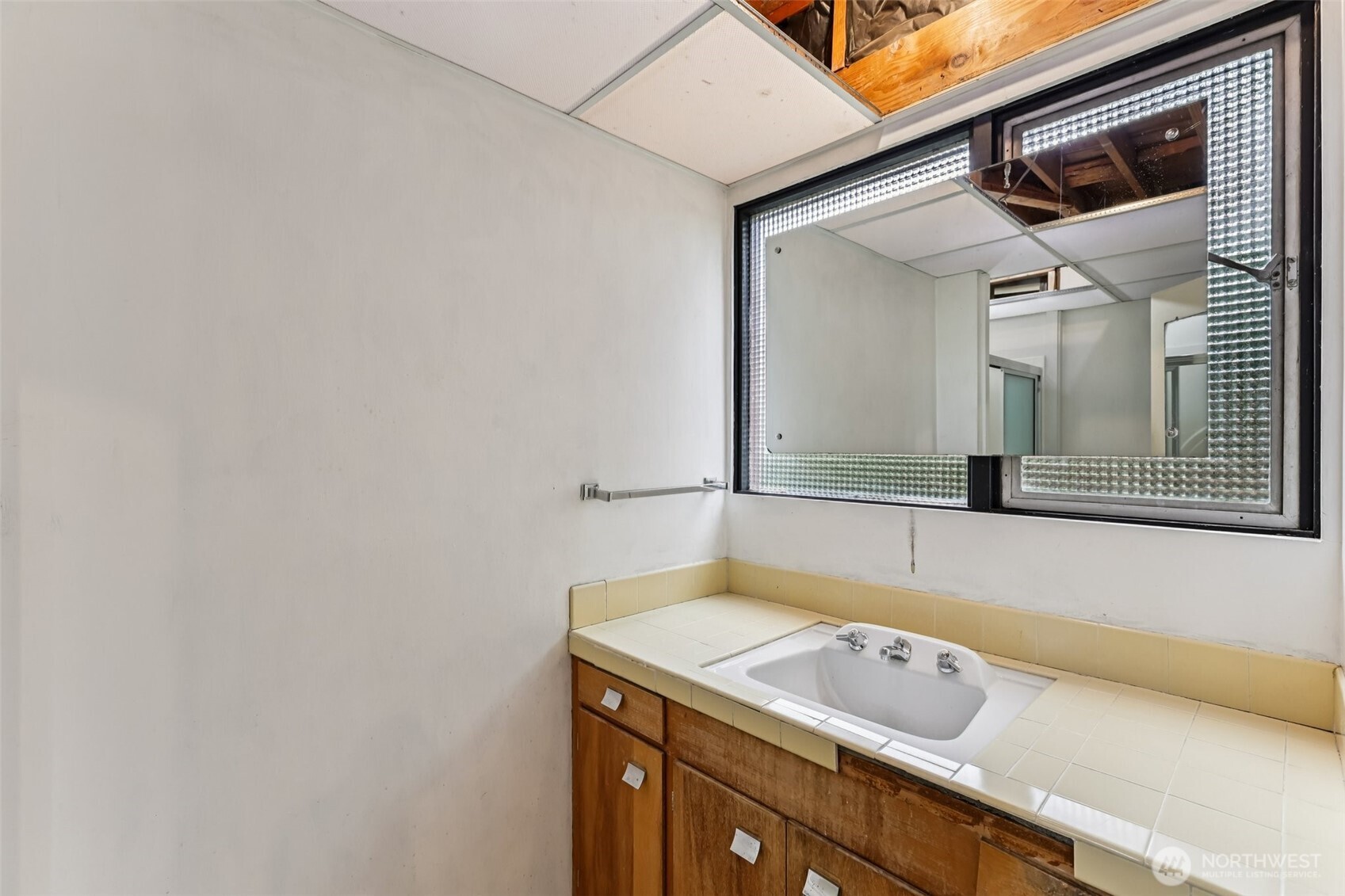 7832 NE 32nd Street , Medina, WA 98039