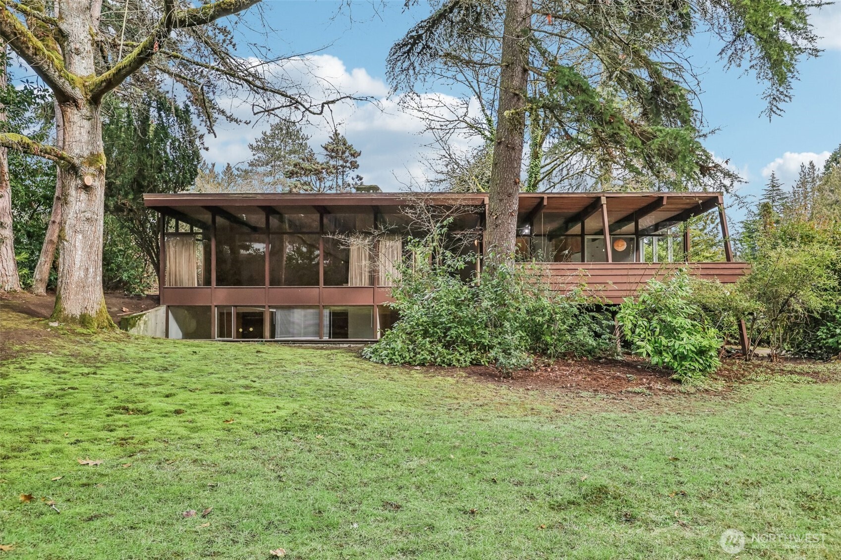 7832 NE 32nd Street , Medina, WA 98039