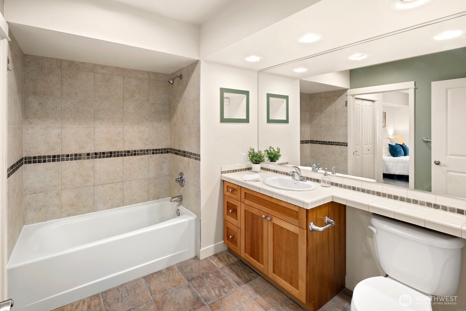 1545 NW 57th Street #422, Seattle, WA 98107