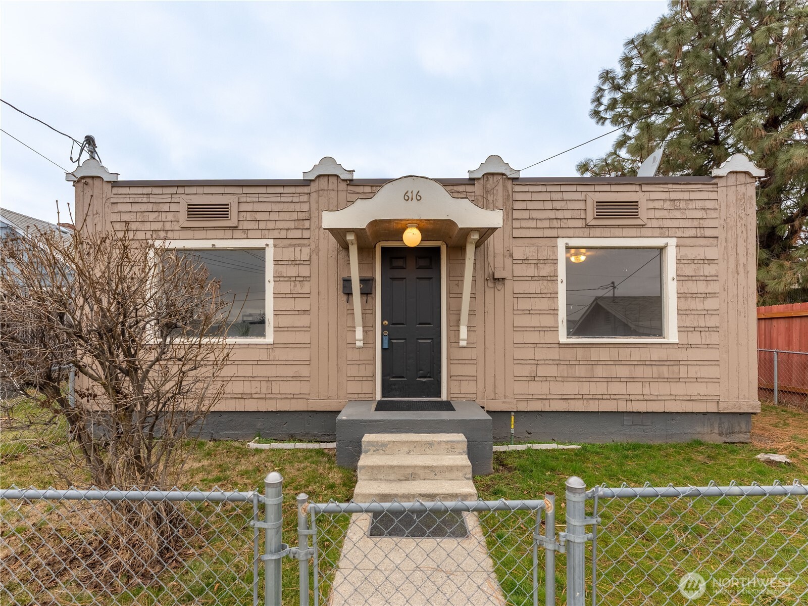 616 S Chelan Avenue , Wenatchee, WA 98801