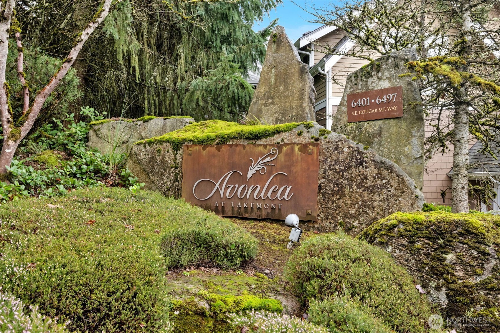 6441 SE Cougar Mountain Way , Bellevue, WA 98006