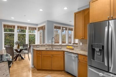 6441 SE Cougar Mountain Way , Bellevue, WA 98006 - Photo 15