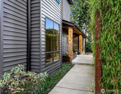 2234 108th Avenue SE, Bellevue, WA 98004 - Photo 2