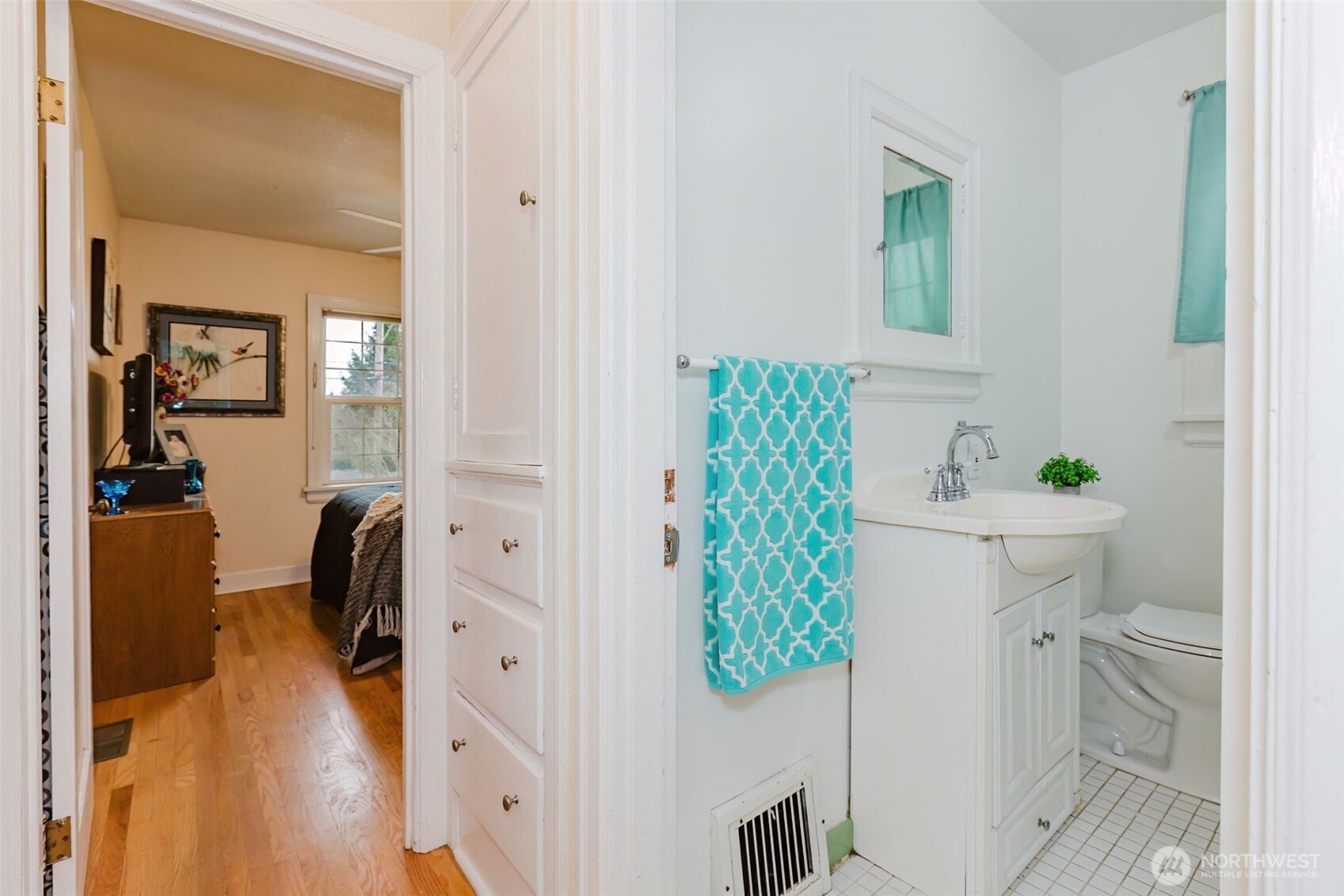 1561 High Avenue , Bremerton, WA 98337