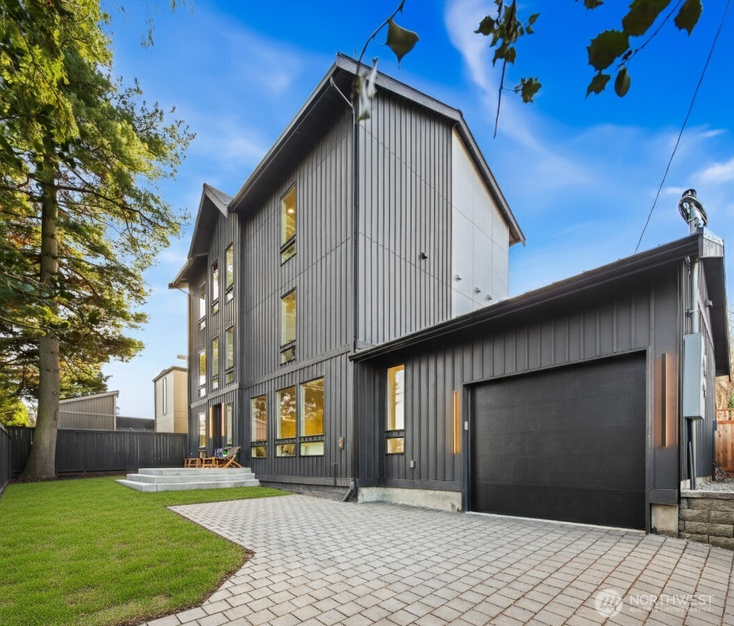 7358 33rd Avenue NE, Seattle, WA 98115