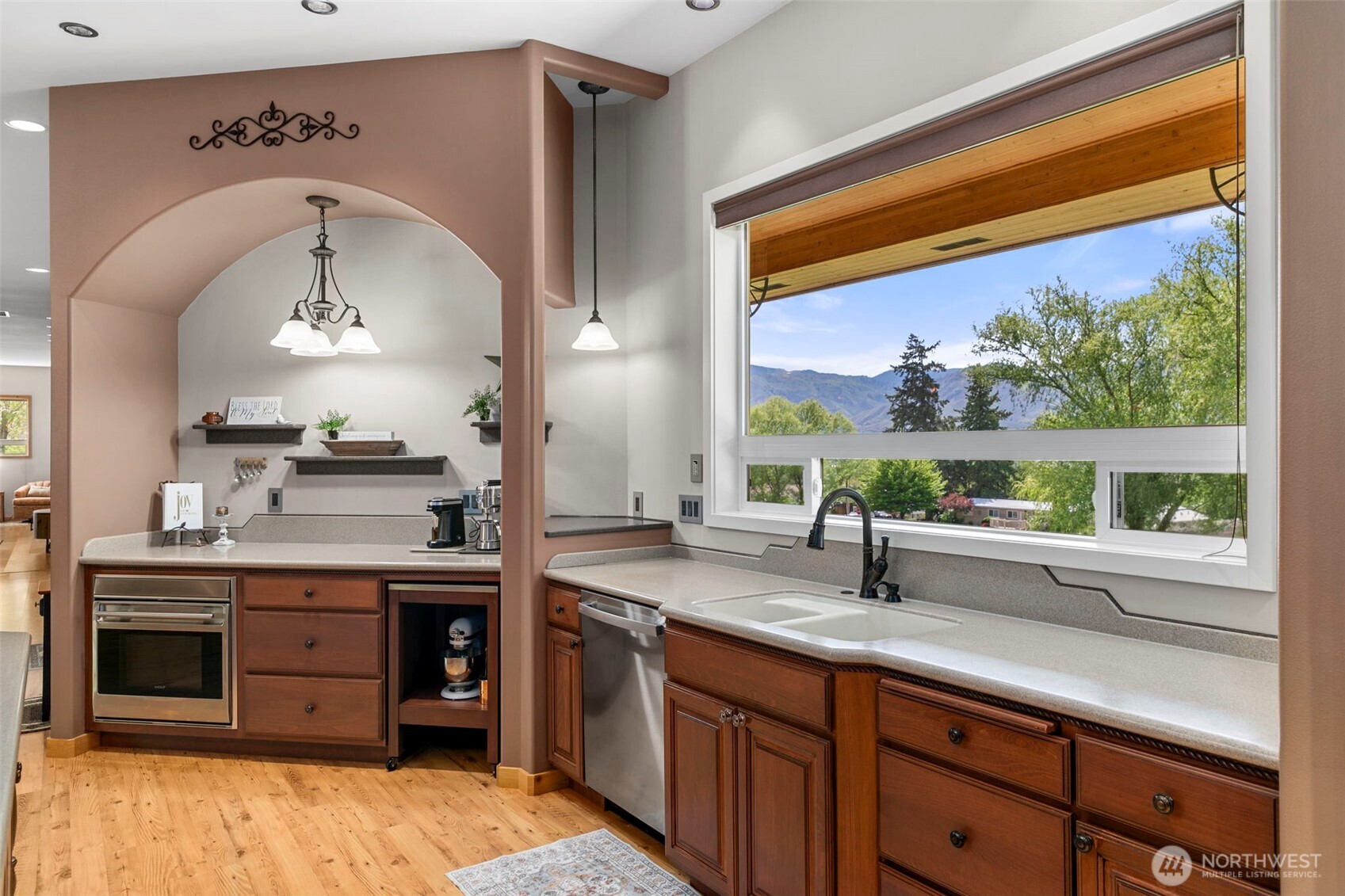 2720 NW Cascade Avenue , East Wenatchee, WA 98802