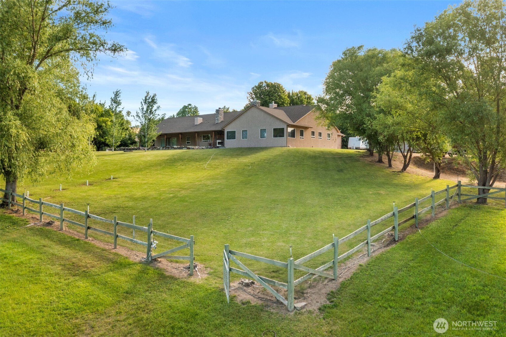 2720 NW Cascade Avenue , East Wenatchee, WA 98802