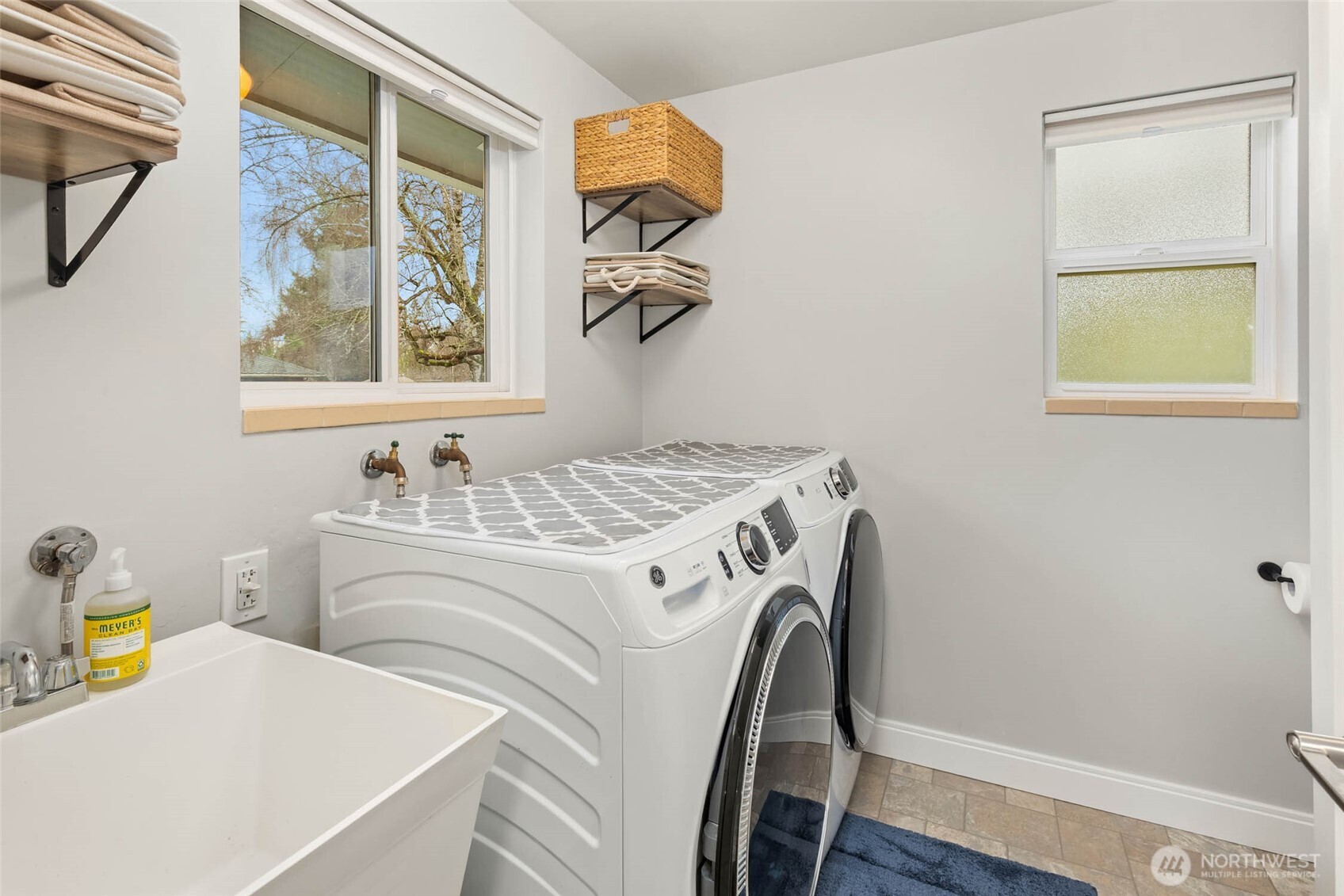 4726 S Victor Street , Seattle, WA 98178