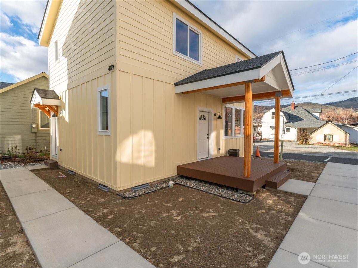 409 E Okanogan Avenue , Chelan, WA 98816