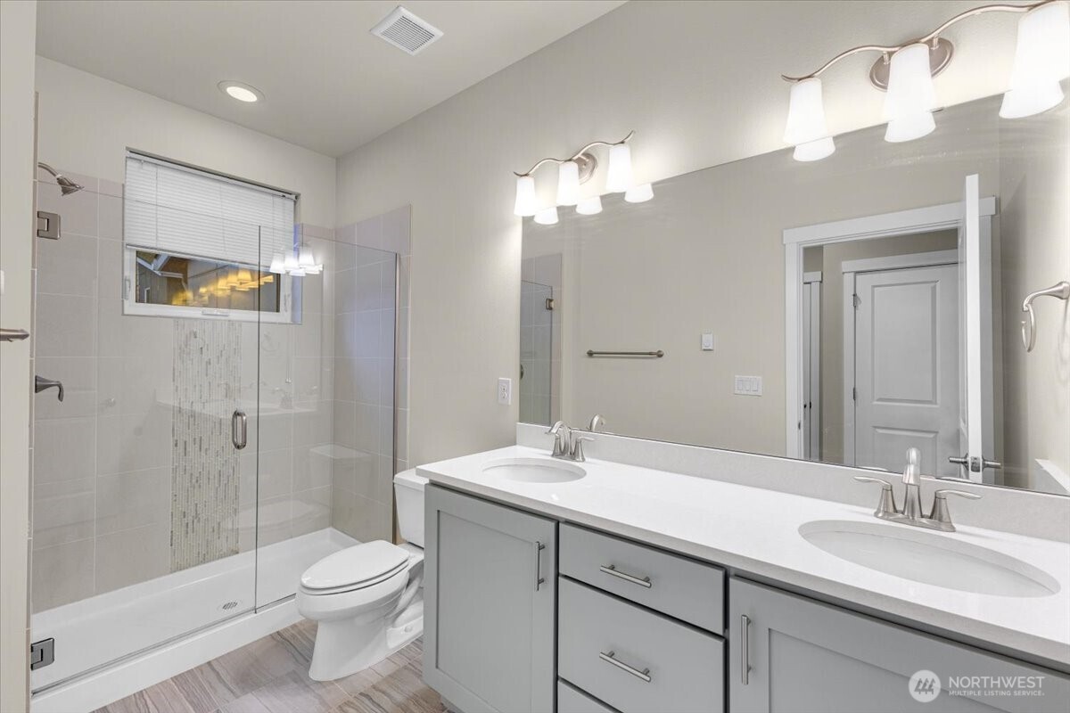 3511 NE 146th Place , Lake Forest Park, WA 98155