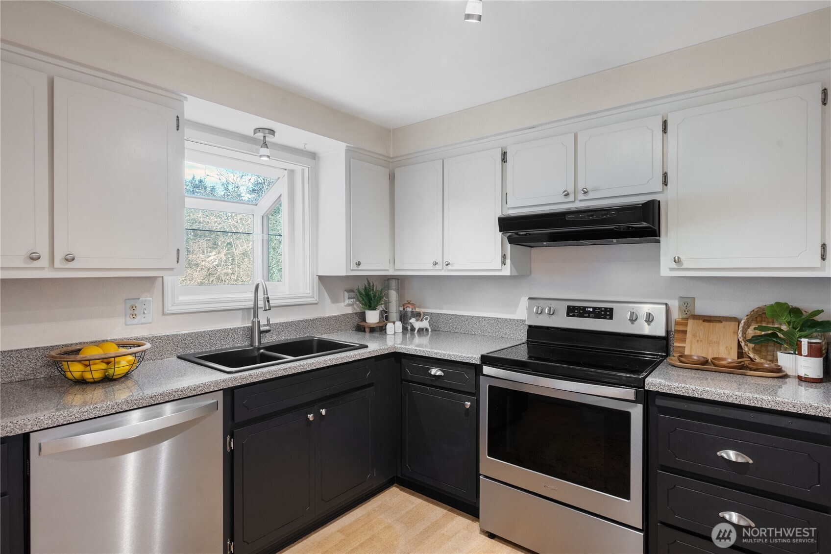 2037 NE Ridgewood Drive , Poulsbo, WA 98370