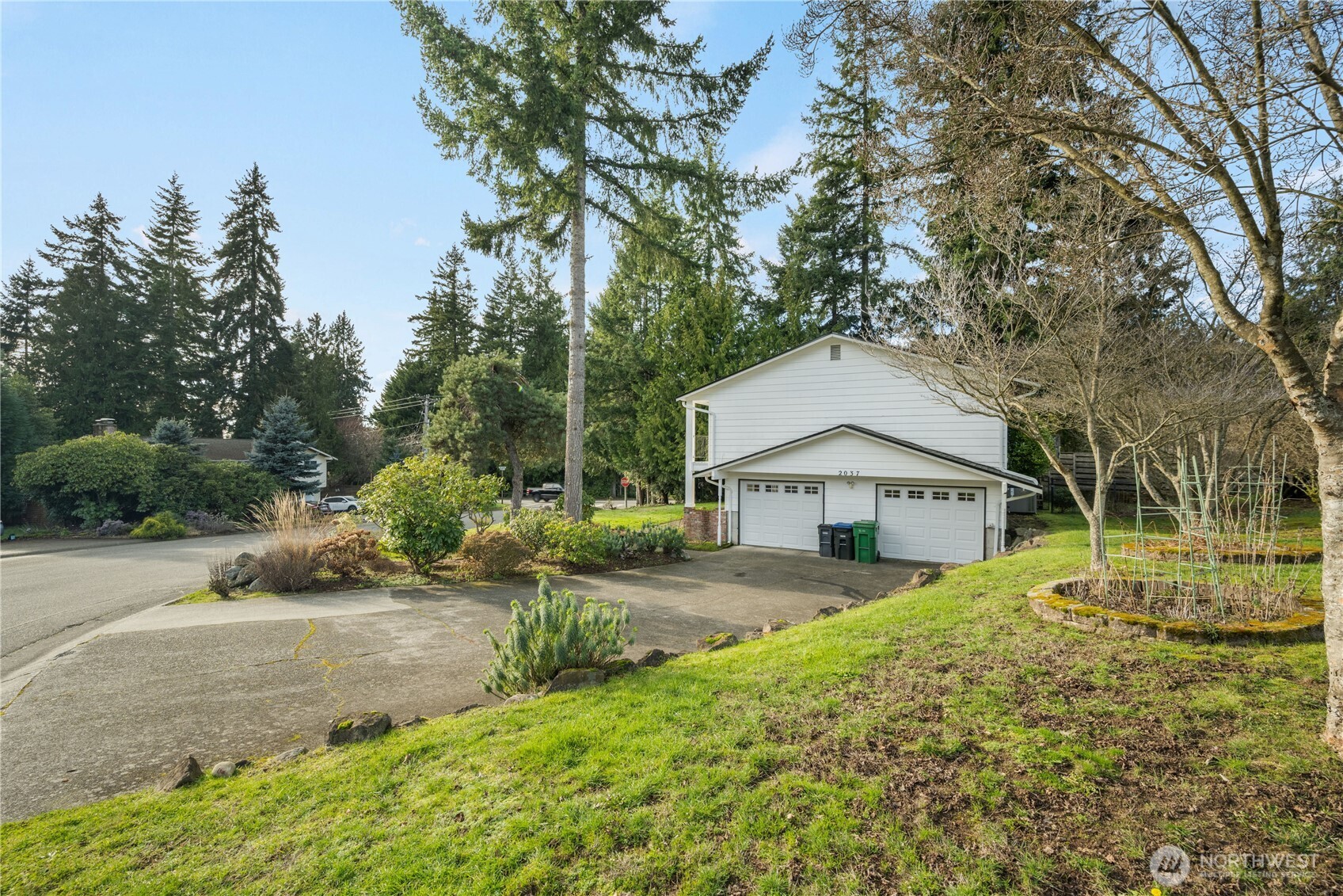 2037 NE Ridgewood Drive , Poulsbo, WA 98370