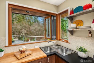 14740 SE 56th Street , Bellevue, WA 98006 - Photo 12