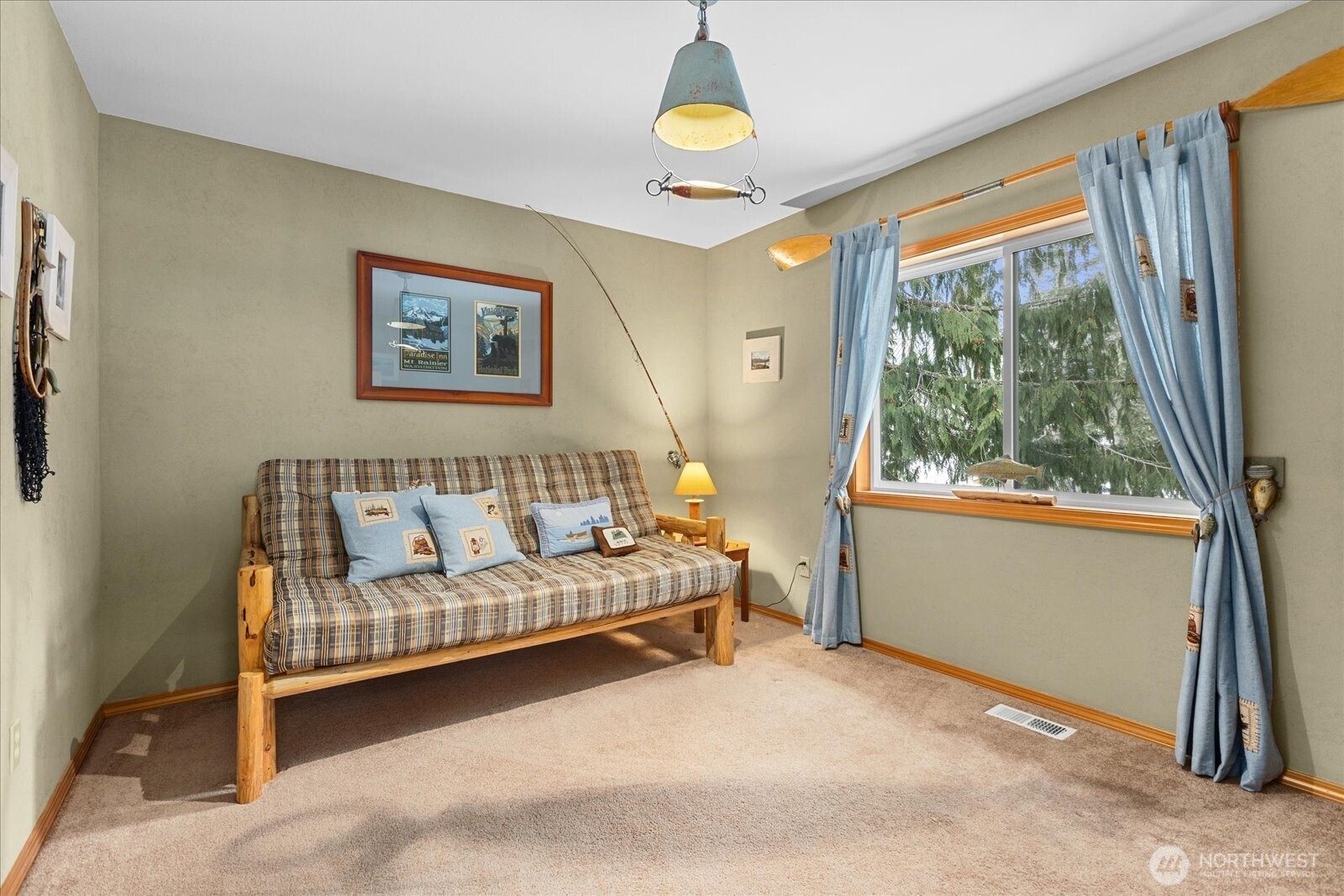 661 E Hyak Drive , Snoqualmie Pass, WA 98068-5084