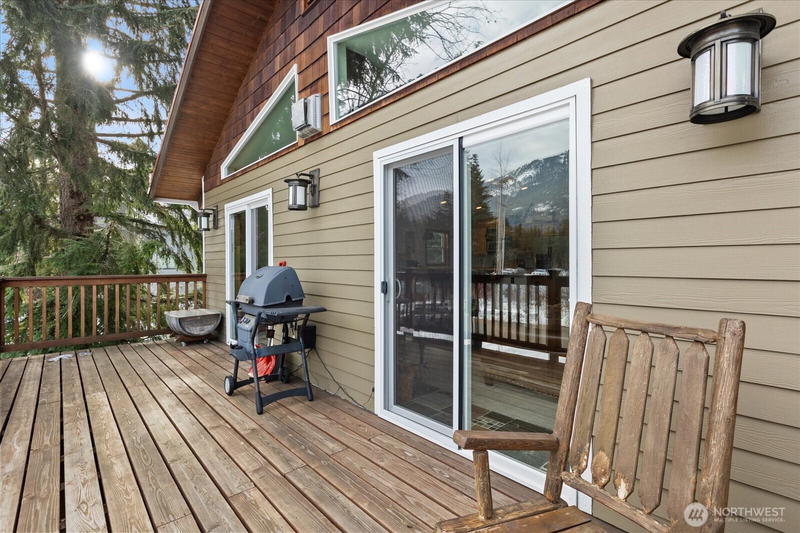 661 E Hyak Drive , Snoqualmie Pass, WA 98068-5084