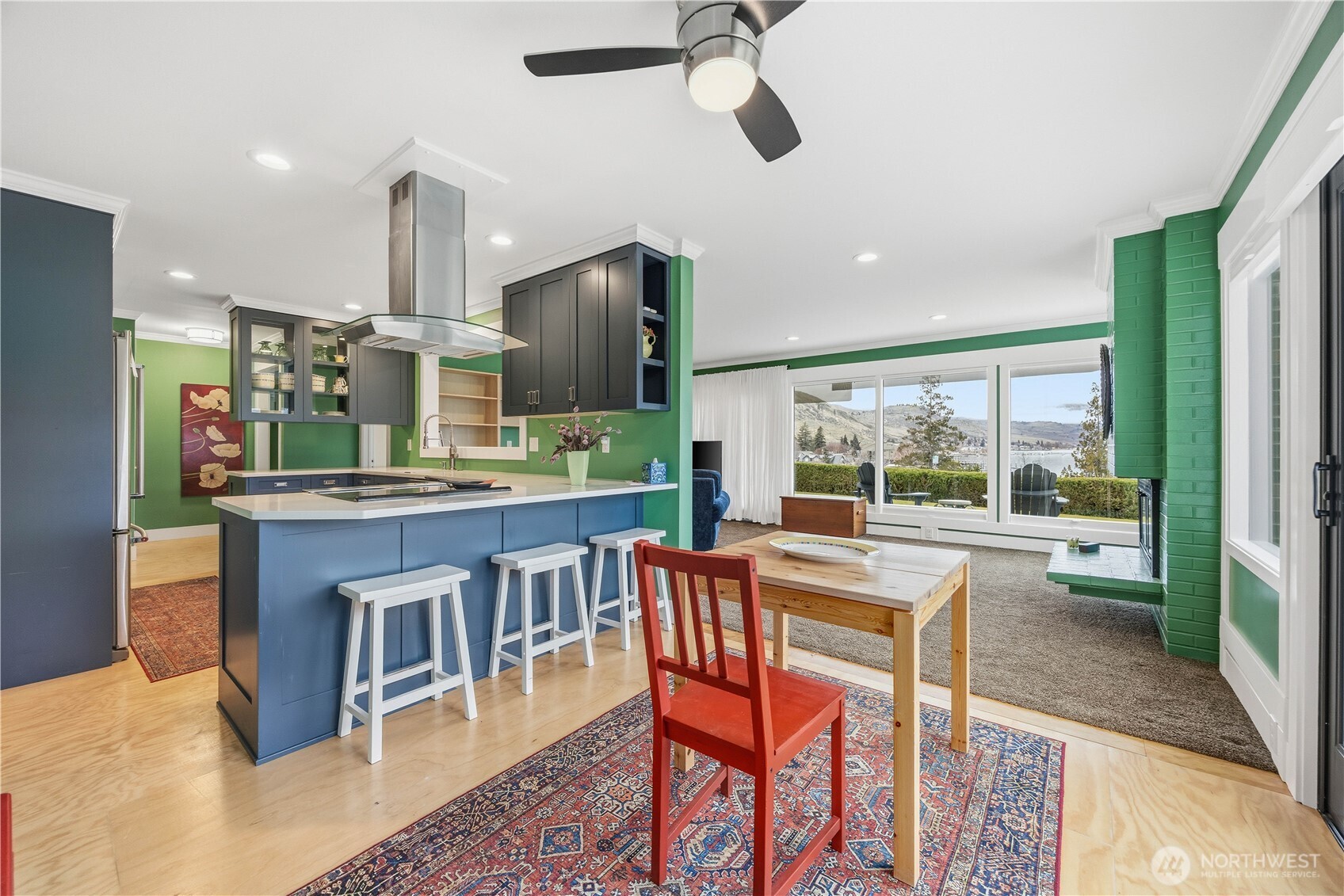 301 S 3rd Street #4, Chelan, WA 98816