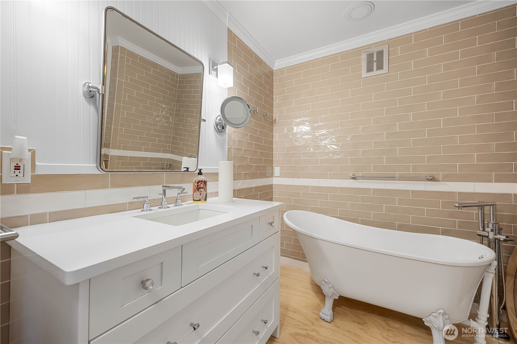 301 S 3rd Street #4, Chelan, WA 98816