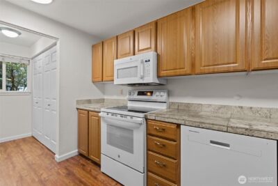 10014 NE 127th Place #A103, Kirkland, WA 98034 - Photo 11