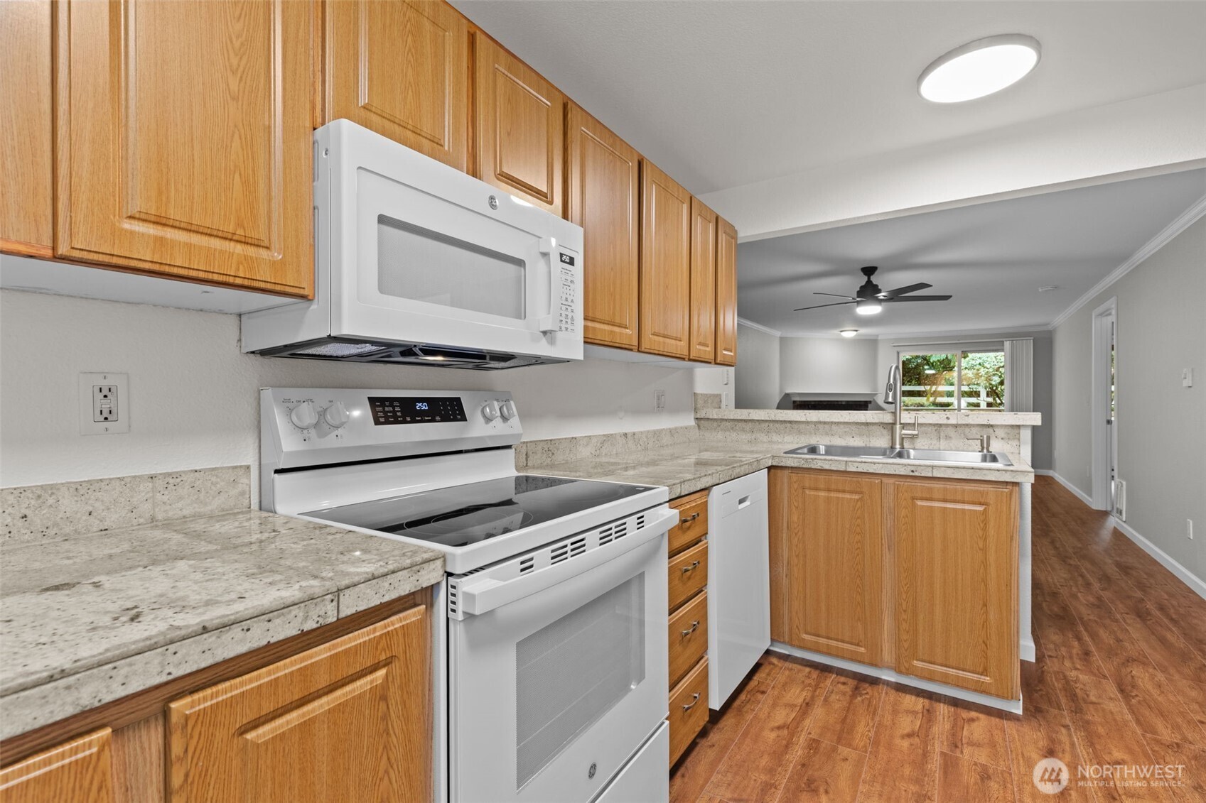 10014 NE 127th Place #A103, Kirkland, WA 98034