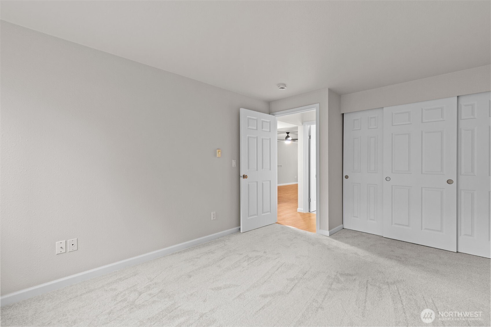 10014 NE 127th Place #A103, Kirkland, WA 98034