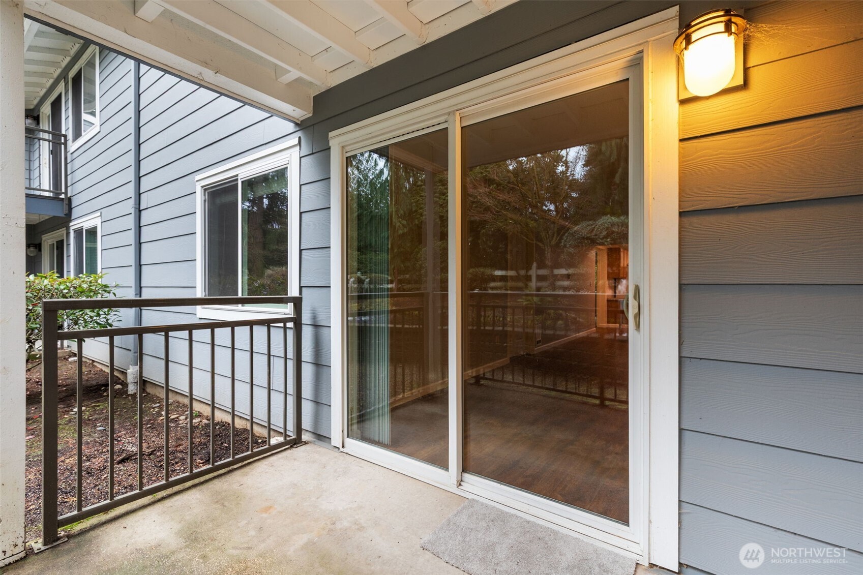 10014 NE 127th Place #A103, Kirkland, WA 98034