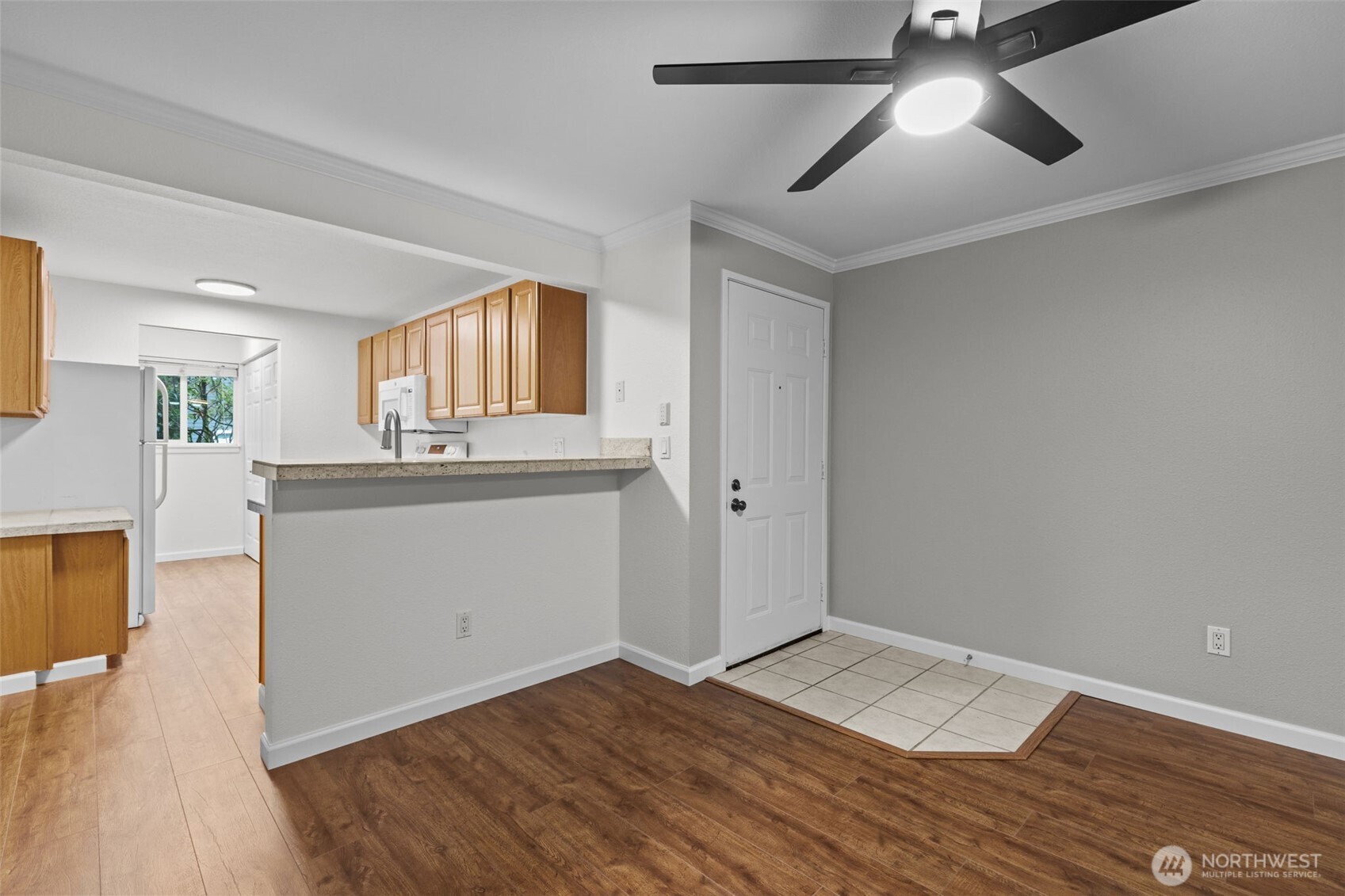 10014 NE 127th Place #A103, Kirkland, WA 98034