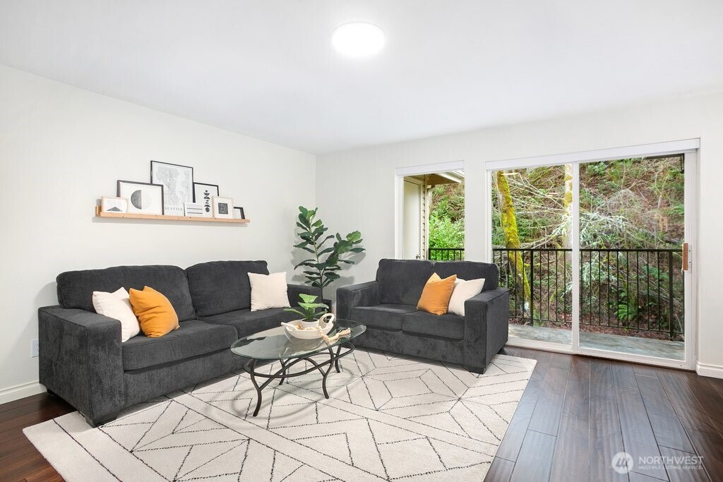 595 Newport Way NW #C4, Issaquah, WA 98027